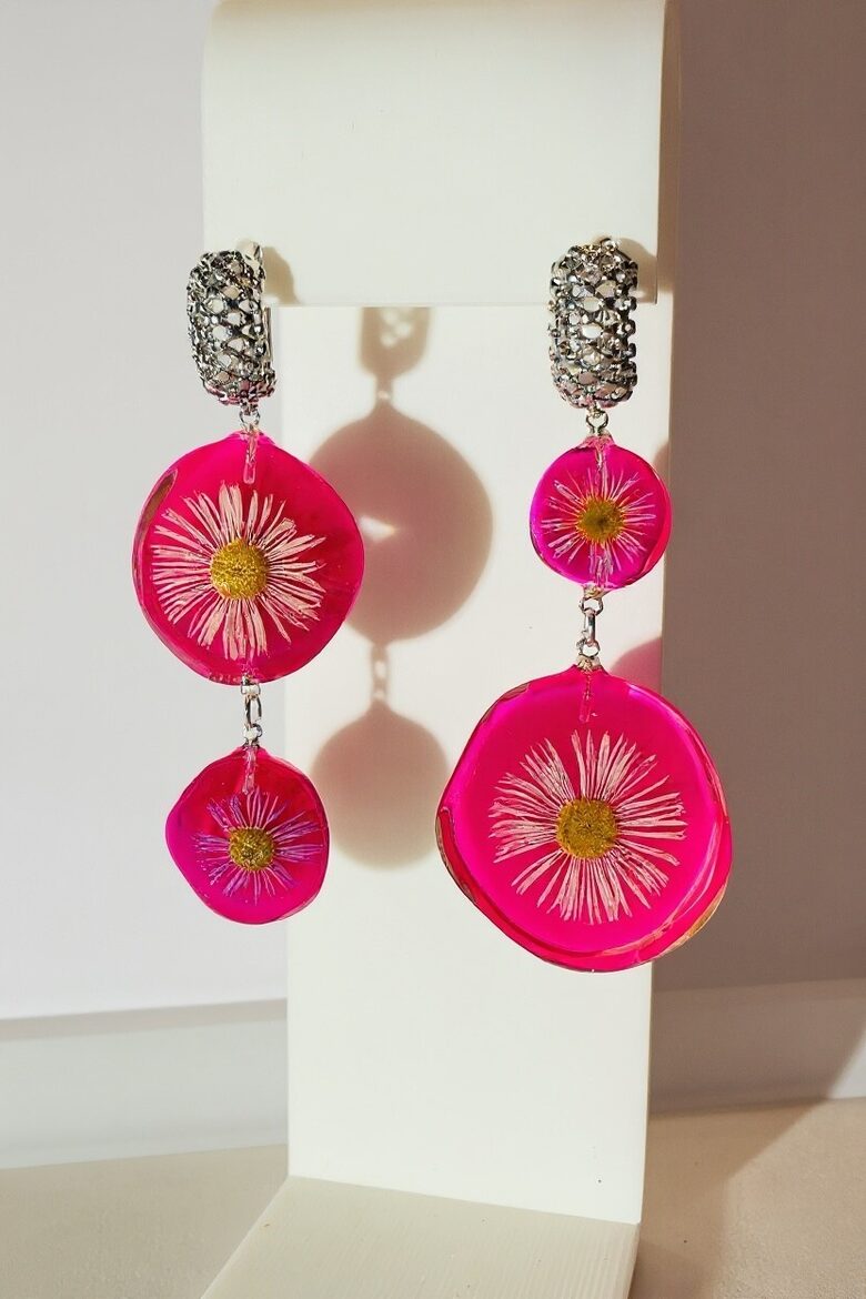 Asimetriski auskari ar ziediem